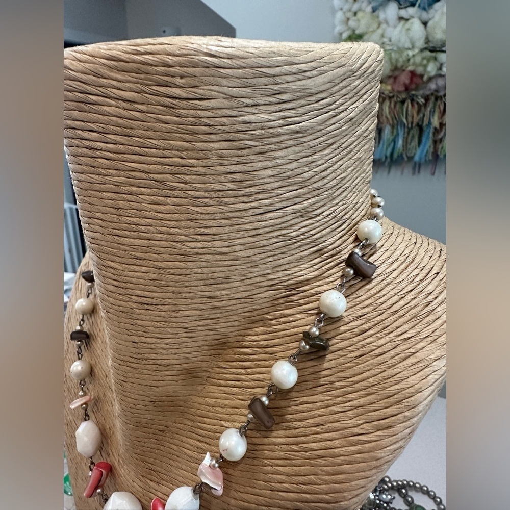 SHELL, acrylic and metal necklace